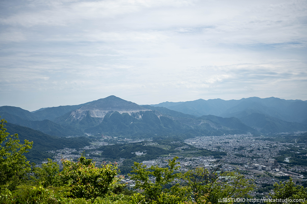 美の山公園展望台から見える景色と武甲山