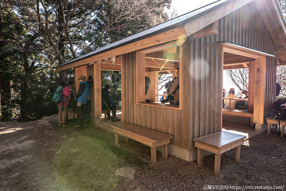 弁慶茶屋跡にある東屋「BENKEI HUT」