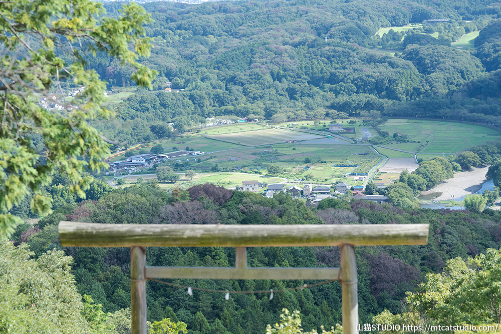 日和田山の金刀比羅神社鳥居からの景色
