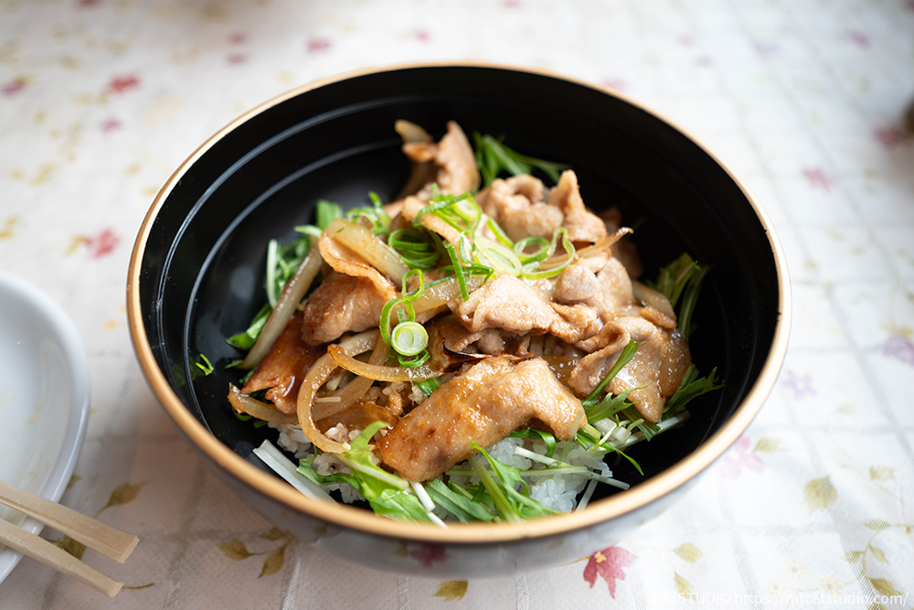 「月Cafe」の生姜焼き丼