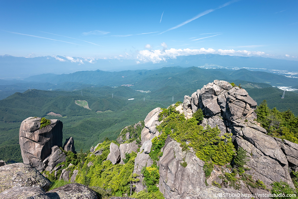 瑞牆山山頂から見る八ヶ岳方面